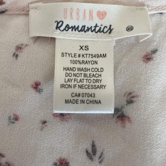 Urban Romantics size xs pink blouse with flowers - Picture 2 of 3